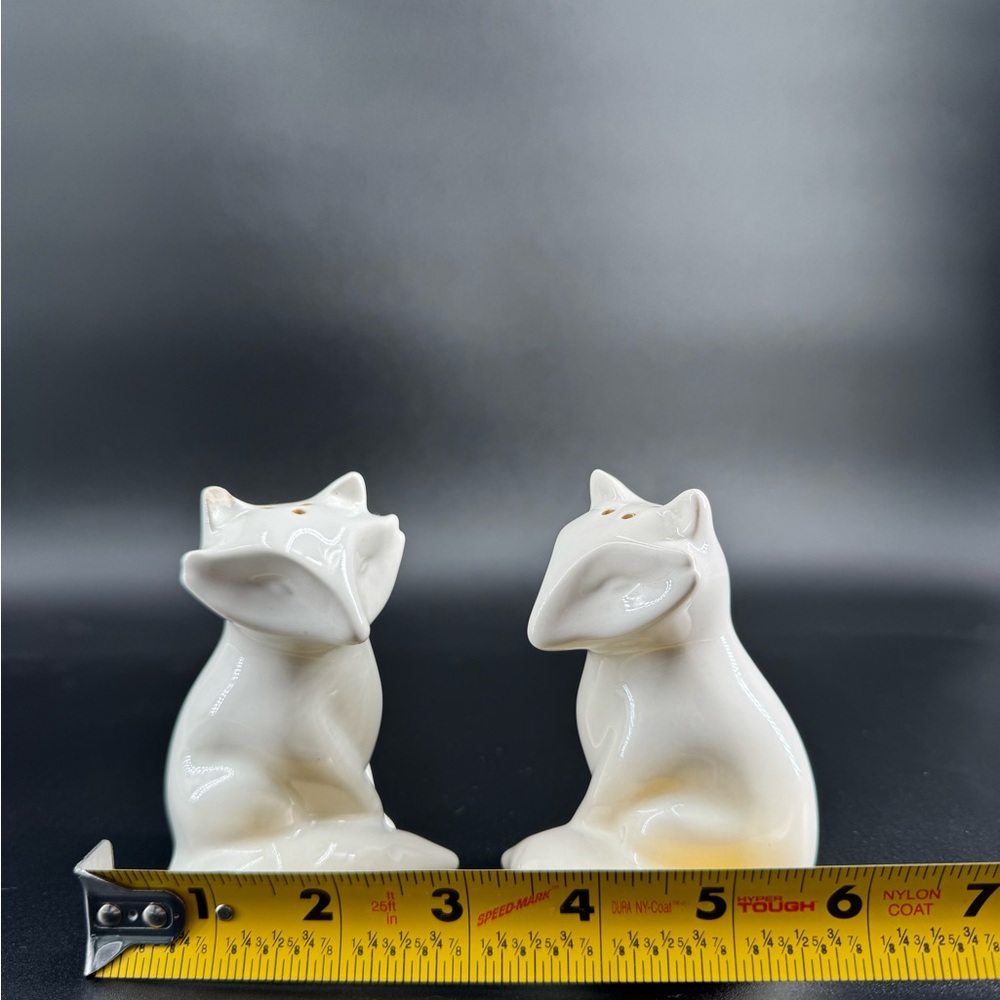 ๐ SOLD OUT ๐ White Fox Salt & Pepper Shakers by ๐๐๐ง๐๐จ๐๐ค๐ก๐ 2014 - Set of 2 - Picture 7 of 8